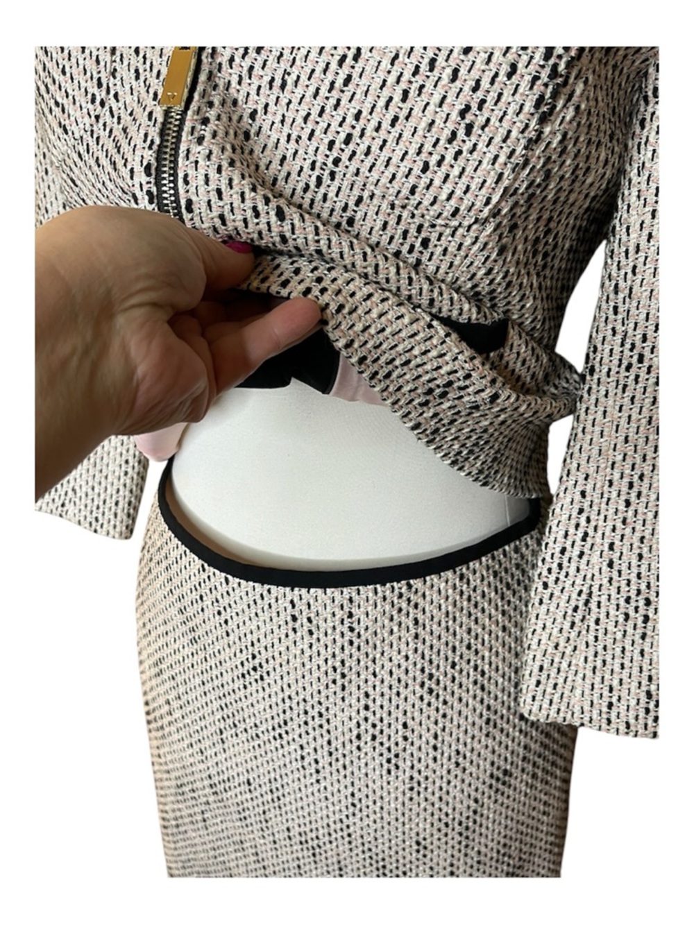 Vince Camuto Women's Two-Piece Tweed Skirt Suit with Black Trim Sz 6/2 - Picture 4 of 8